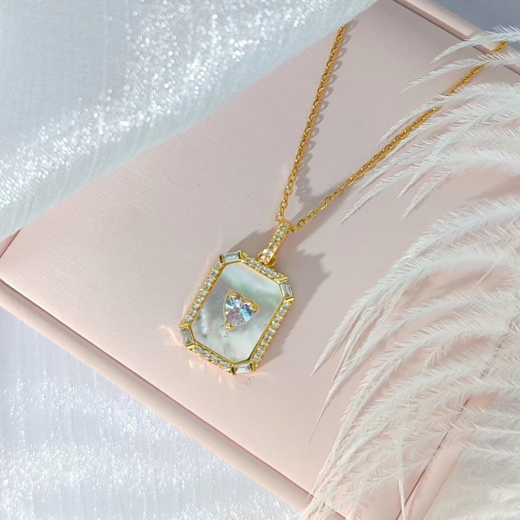 Love Square Necklace Female, Light Luxury Versatile High Sense Of Gradual Change Fritillary Pendant Collarbone Chain