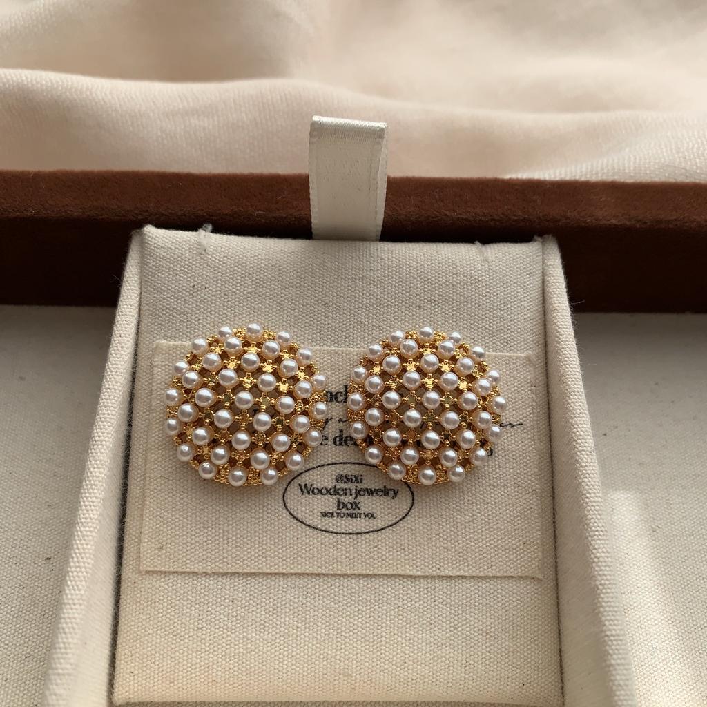 Round Dense Arrangement of Small Pearl Stud Earrings, Retro Bead Embroidery, Fashionable, Exquisite, Elegant and Ceremonial, Niche Earrings
