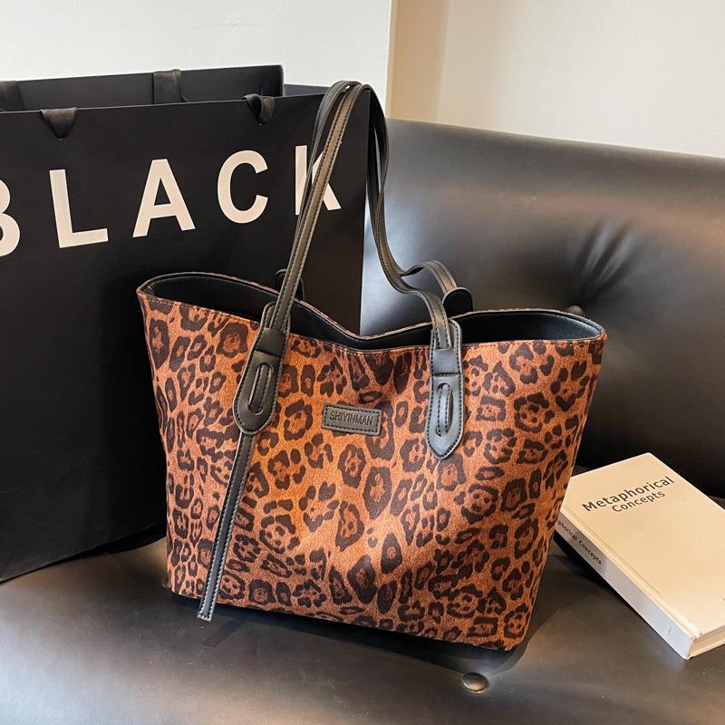 Large capacity bag 2025 new versatile student class commuting shoulder bag women's bag high-end leopard print tote bag