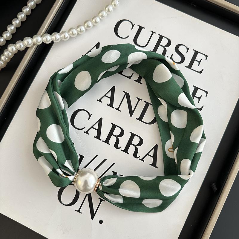 Pearl necklace women's magnetic buckle silk scarf high-end spring and summer new niche wear printed silk scarf scarf