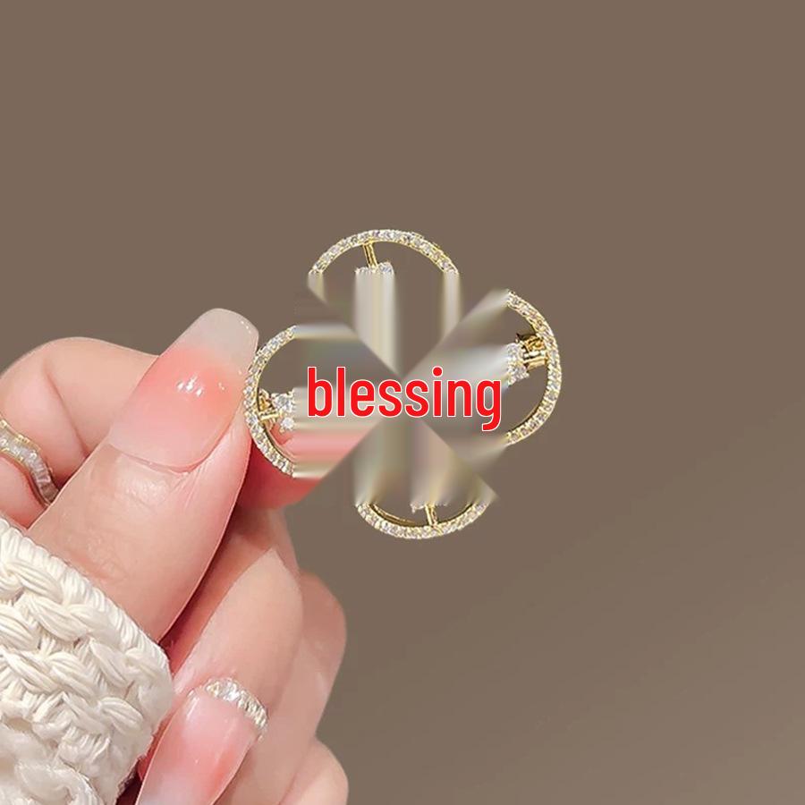 Ruyi Pipa Brooch: Elegant Classic Pearl Pin for Women’s Cheongsam