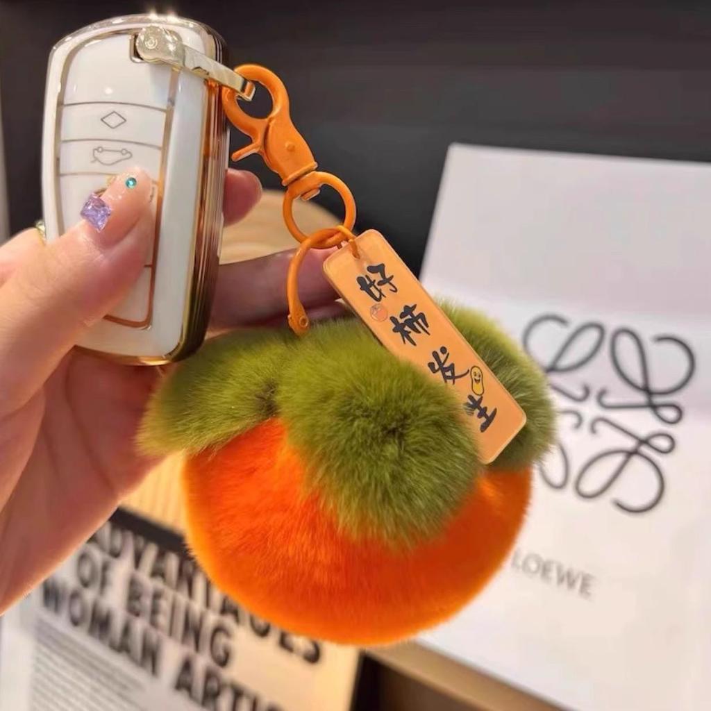 Plüsch Kaki Anhänger: Gute Dinge passieren - Rexkaninchenfell-Imitation, Plüschball-Taschenanhänger