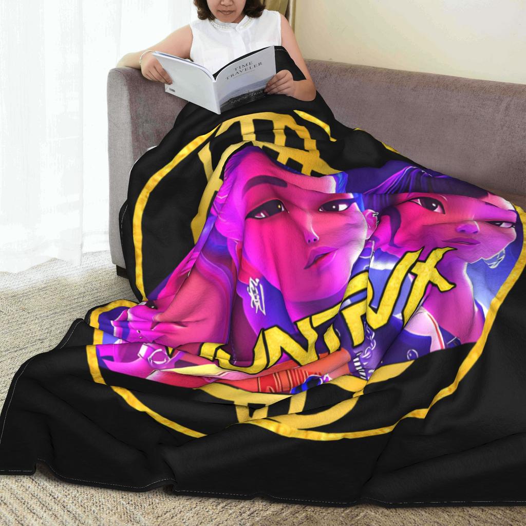 Huntrix Gold Logo Soft Warm Blanket  Travel Office Plush Throw Blanket Comfortable Outdoor Flannel Bedspread Sofa Bed Cover