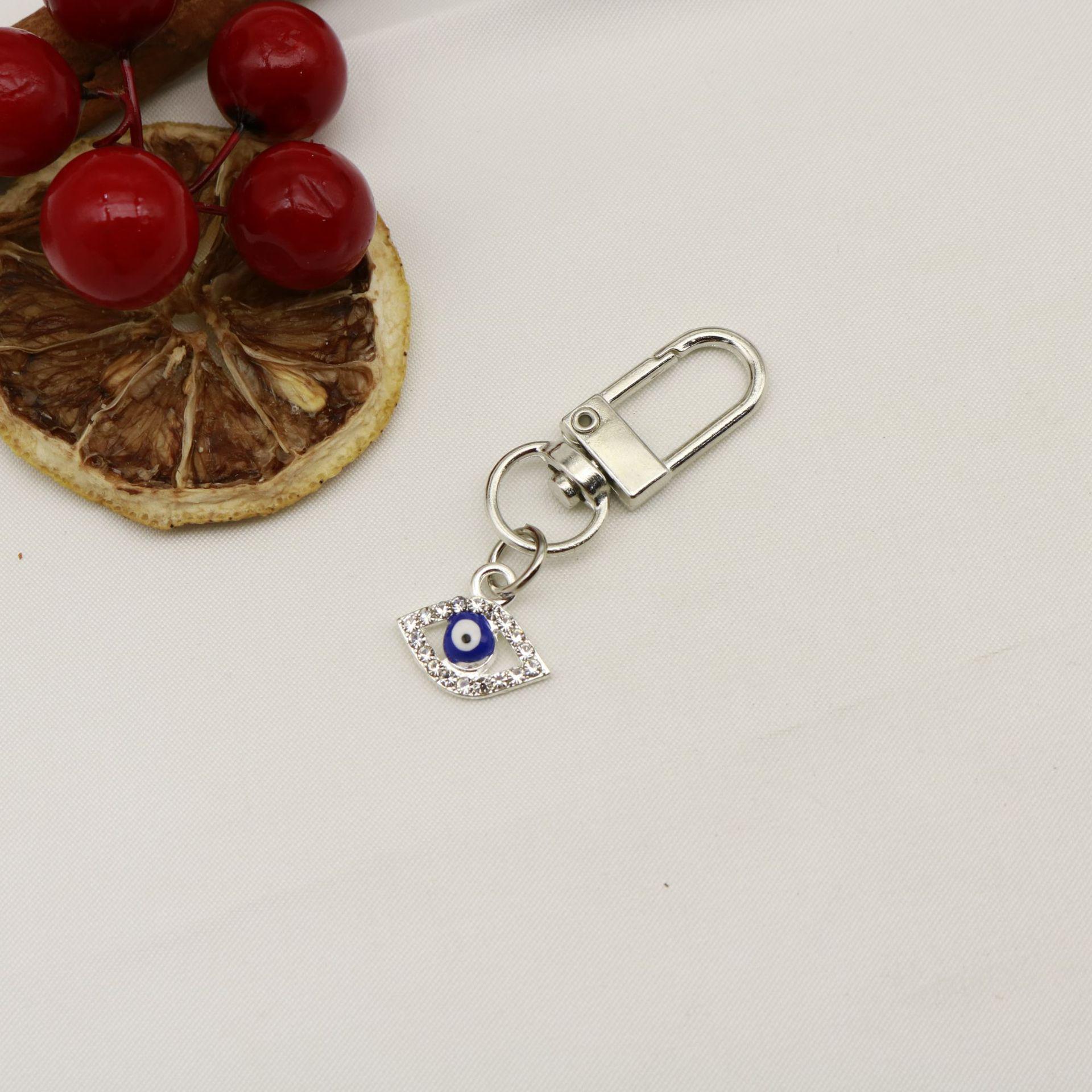 Shein Rhinestone Evil Eye Necklace: Creative Blue Eye Collarbone Chain with Three Demon Eye Pendants. серебряный