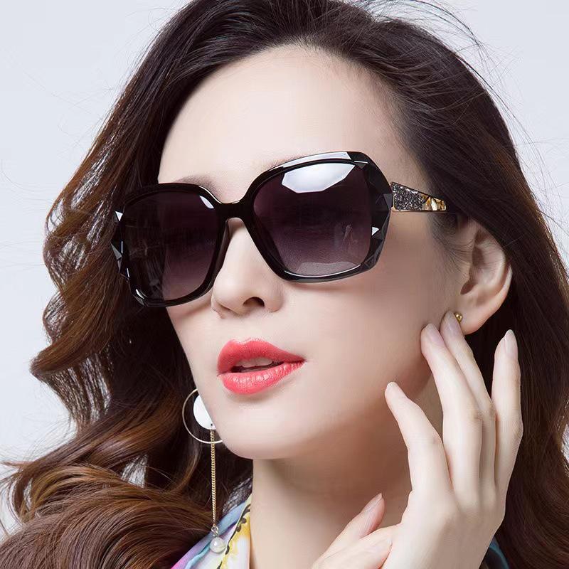 2026 High-End Women's Polarized Sunglasses with Diamond-Inlaid Large Frame - Fashionable Sun Protection for Driving