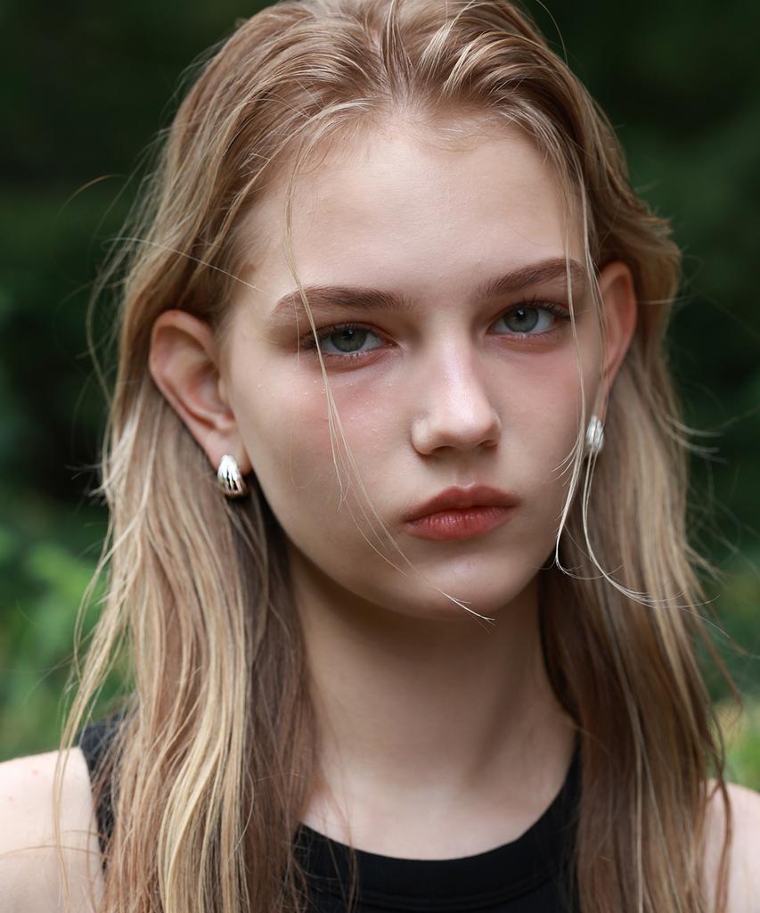 Reindeer Murmur Earring 08