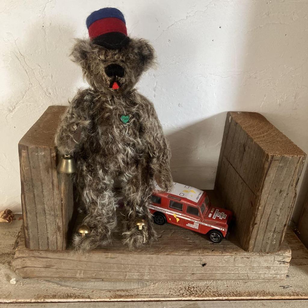 [USED] Re-listed German Traditional Teddy Bear by Martin, Featuring a Green Heart On the Chest and a Hat Measuring 21cm.