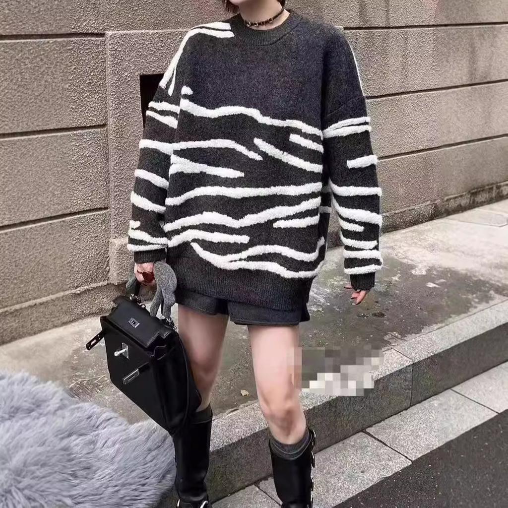 Women's clothing European and American high-end winter clothing round neck pullover zebra striped sweater retro Hong Kong style women's loose outer