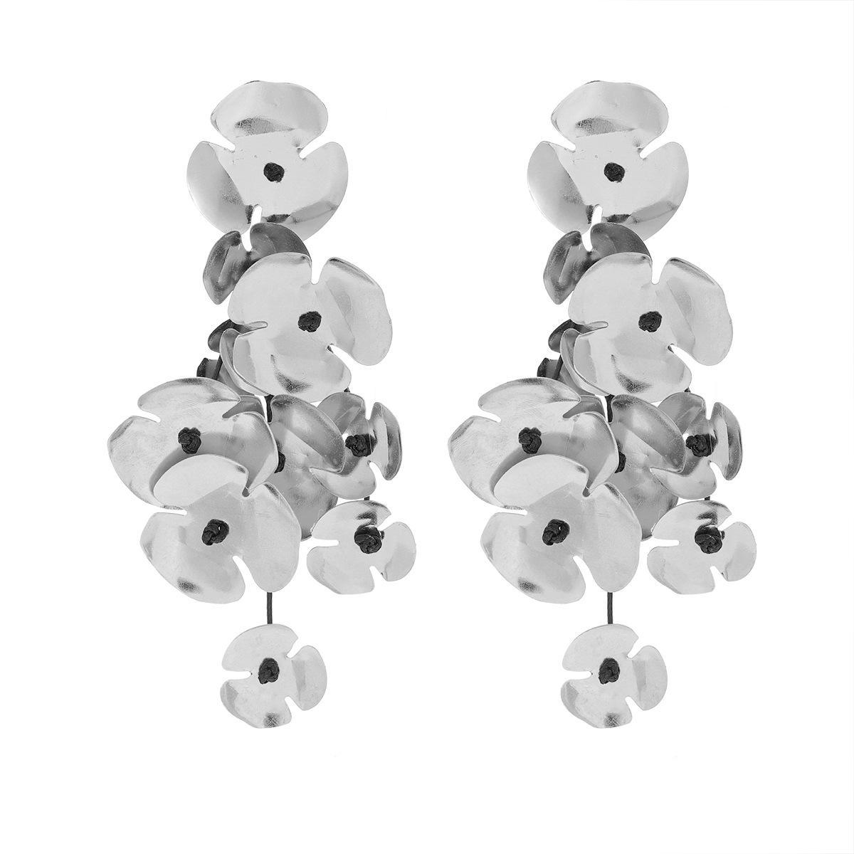 

2024 г. Металлические гальванизированные серьги-кисточки в виде листьев для женщин – европейский и американский стиль серебряный