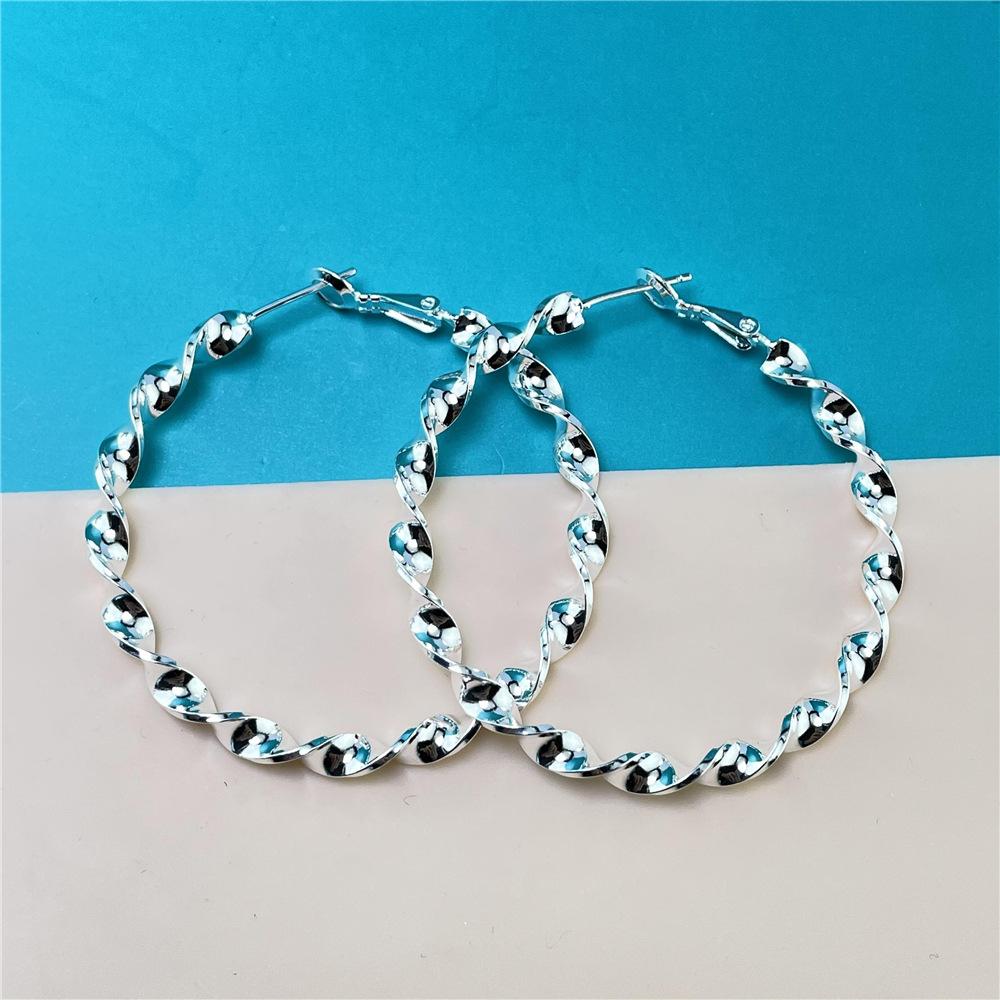 Pendientes chapados en plata, estilo coreano, modernos pendientes ondulados atmosféricos retorcidos, pendientes de plata S925 clásicos de moda para mujer