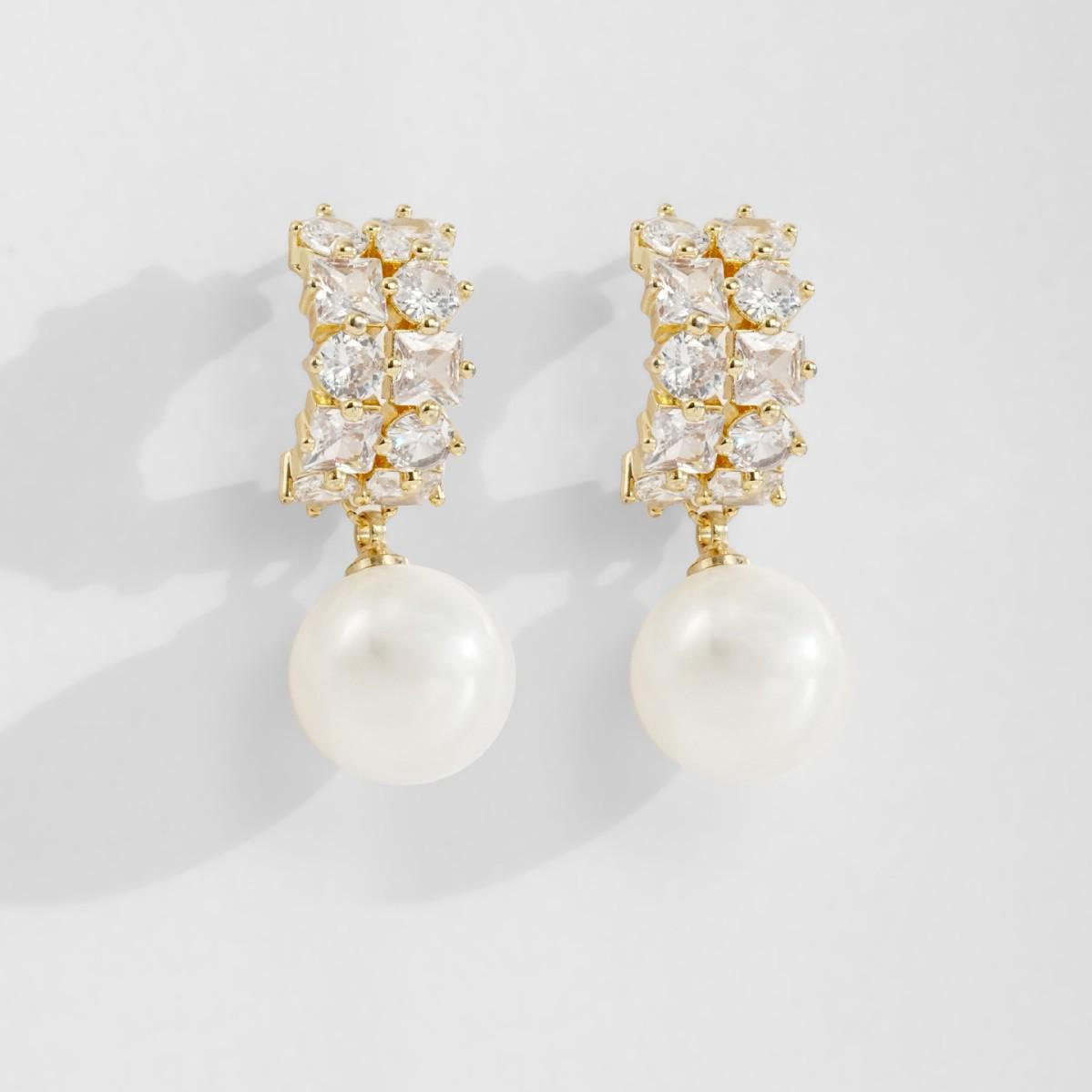 

Позолоченные серьги с жемчугом и цирконием — элегантный и изысканный дизайн TE01547