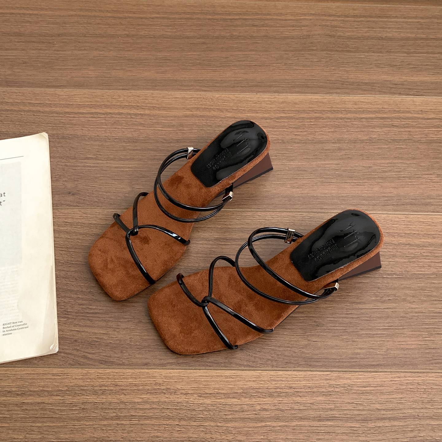 

Черные шлепанцы на танкетке, женские летние, новые, с юбкой, сандалии 40 чёрный