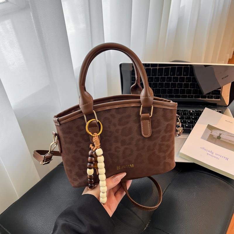 Street Style Bucket Bag With Pu Material And Zipper Closure For Daily Use