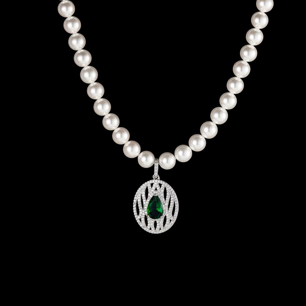 Elegant And Retro Pearls Necklace High-End Exquisite Diamonds Inlay Hollow Out Oval Water Dropl Emerald Pendant Banquet Jewelry