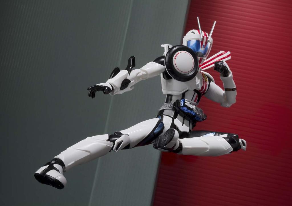TAMASHII NATIONS Kamen Rider Mach SHFiguarts (s bonusem pro první účast)