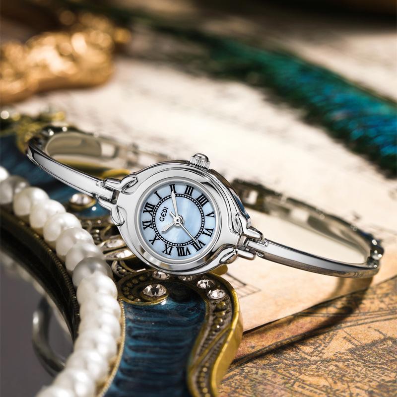 Exquisite Ultrafeine Armbanduhr Kleine Retro-Armbanduhr Damenarmbanduhr Einfache Hochwertige Quarzarmbanduhr