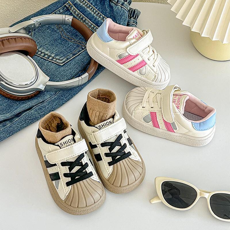 Children's board shoes 2025 spring and autumn new girls non-slip sports shoes medium and small children shell head shoes fashionable boys soft sole