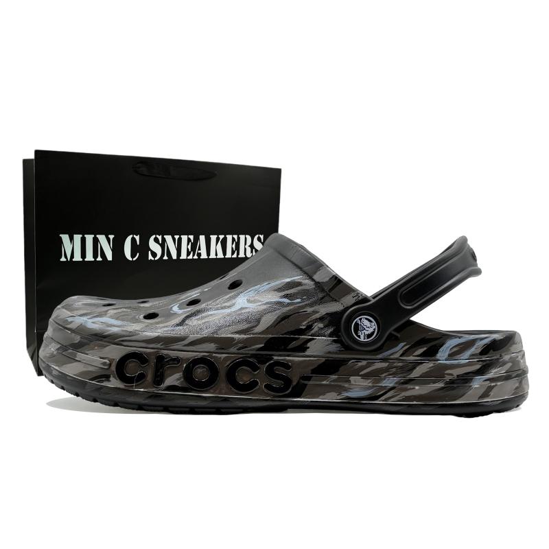 

Crocs Bayaband Clog Gift Box Hesu Space Obsidian Camouflage EVA Graffiti Soft and Comfortable Hole Shoes Unisex Black 36-37 чёрный