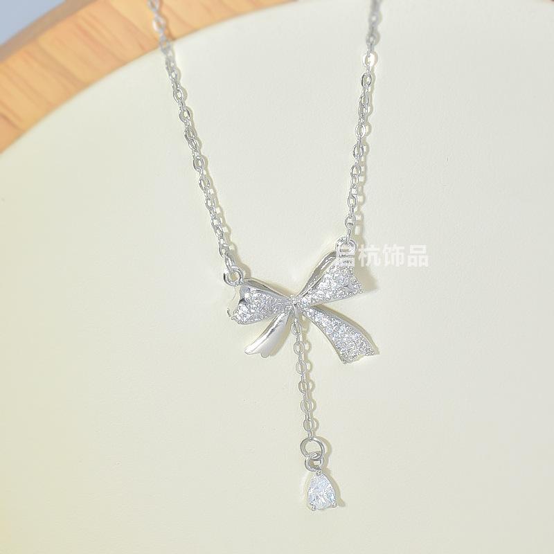 

Ожерелье из титановой стали с бахромой в виде банта, полностью инкрустированное бриллиантами, женское, легкая роскошь, универсальное, с темпераментом, сияющая подвеска