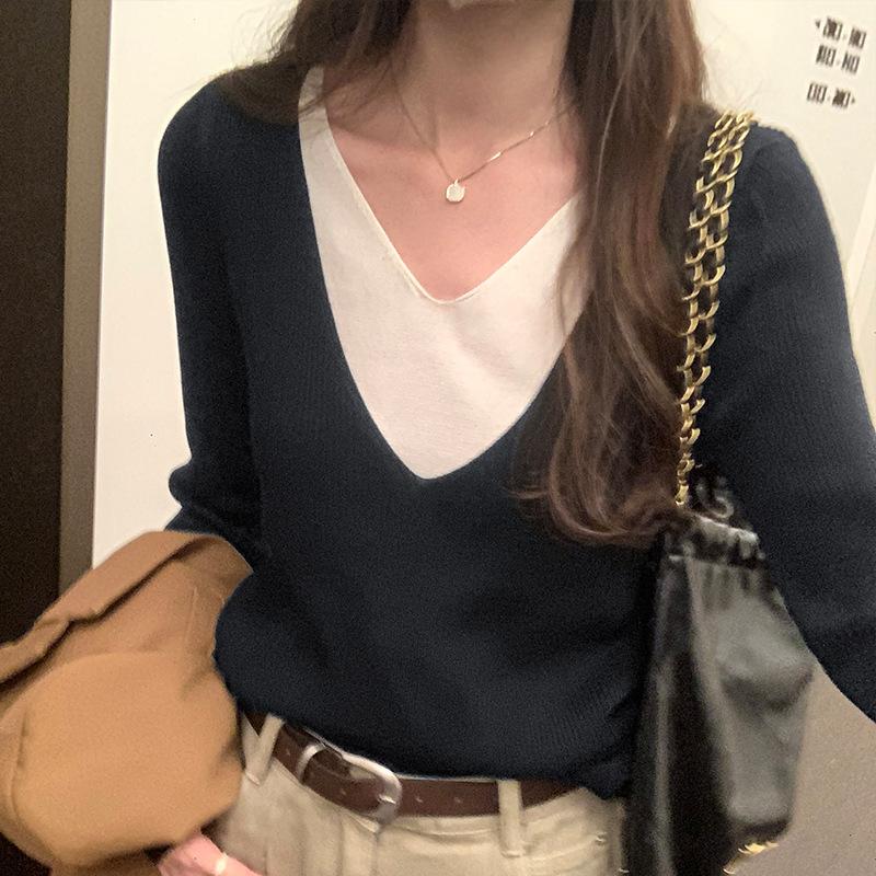 Korean V-neck Fake Two-piece Contrasting Color Age-reducing Sweater for Women In Autumn and Winter New Long-sleeved Versatile Woolen Top