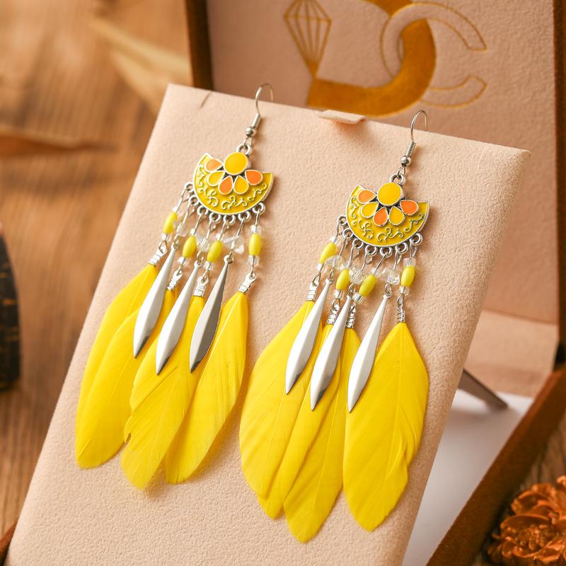 Neuer Drop Oil Fächerförmiger Federohrring für Damen Mode Bohemian Langer Silberfarbener Metall Reiskorn Hänger Ohrring Schmuck