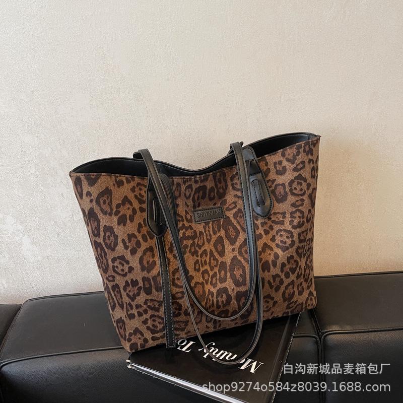 

Large capacity leopard print women s 2025 new handbag autumn and winter fashion versatile shoulder bag premium tote bag