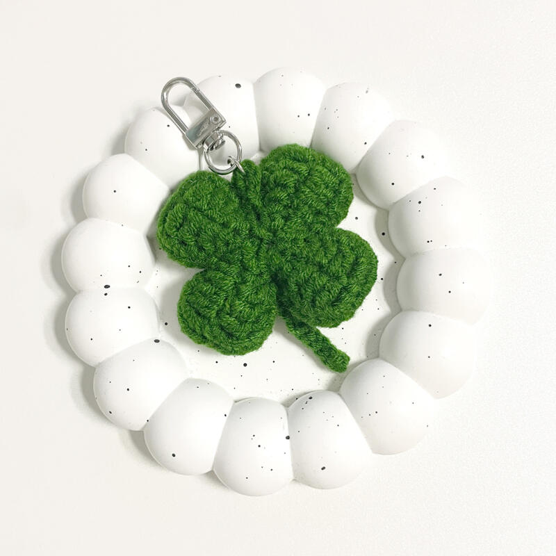 Four-leaf clover keychain lucky handmade knitted group gift abstract