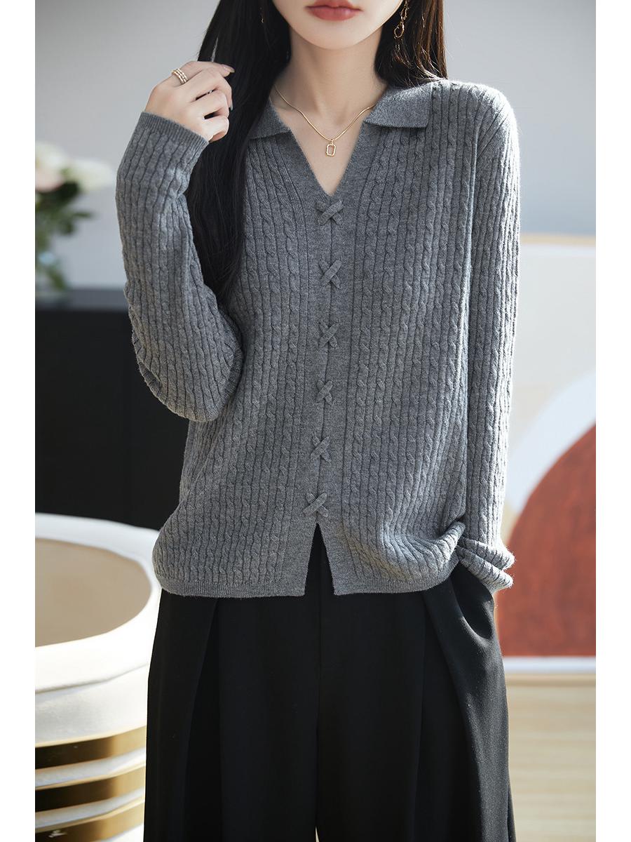 

Женский приталенный трикотажный свитер в стиле французского ретро с воротником поло XXL светло-серый