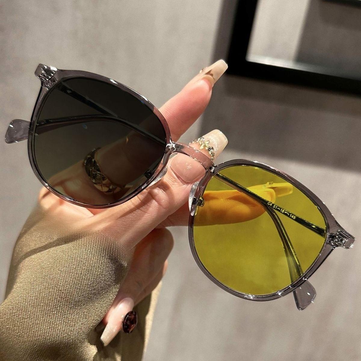 

Stylish Oval-Frame Photochromic Myopia Glasses Classic Driver-Specific Night Vision Eyewear Outdoor UV400 Sun Protection -4.0