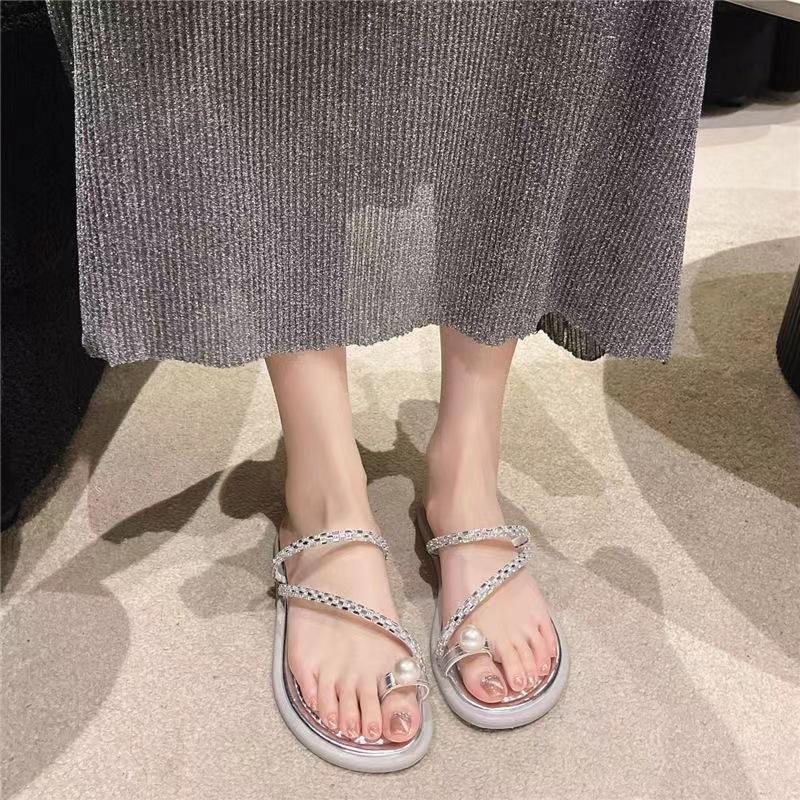 Flat bottom silver toe slippers women's summer wear 2025 new summer ins tide rhinestone pearl fashion sandals women