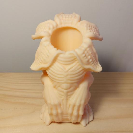 3D-gedruckter Stifthalter Gruseliger Bleistifthalter für Heim- und Bürodekoration Stehender Schreibtischorganisator für TV-Serienfans Sammler