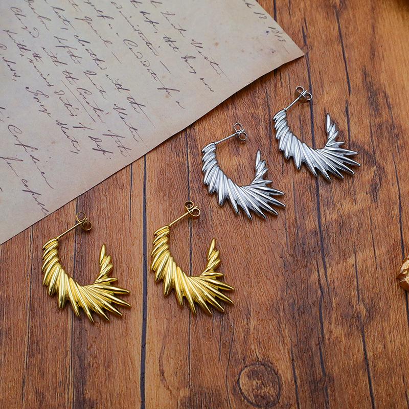 Personality Exaggerated Feather Wings Girls Earrings Fashionable Retro, Plated 18K Real Gold Titanium Steel Earrings