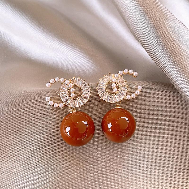 Silver Needle C-shaped Cubic Zirconia & Pearl Earrings: Fashionable Retro Studs for Women.