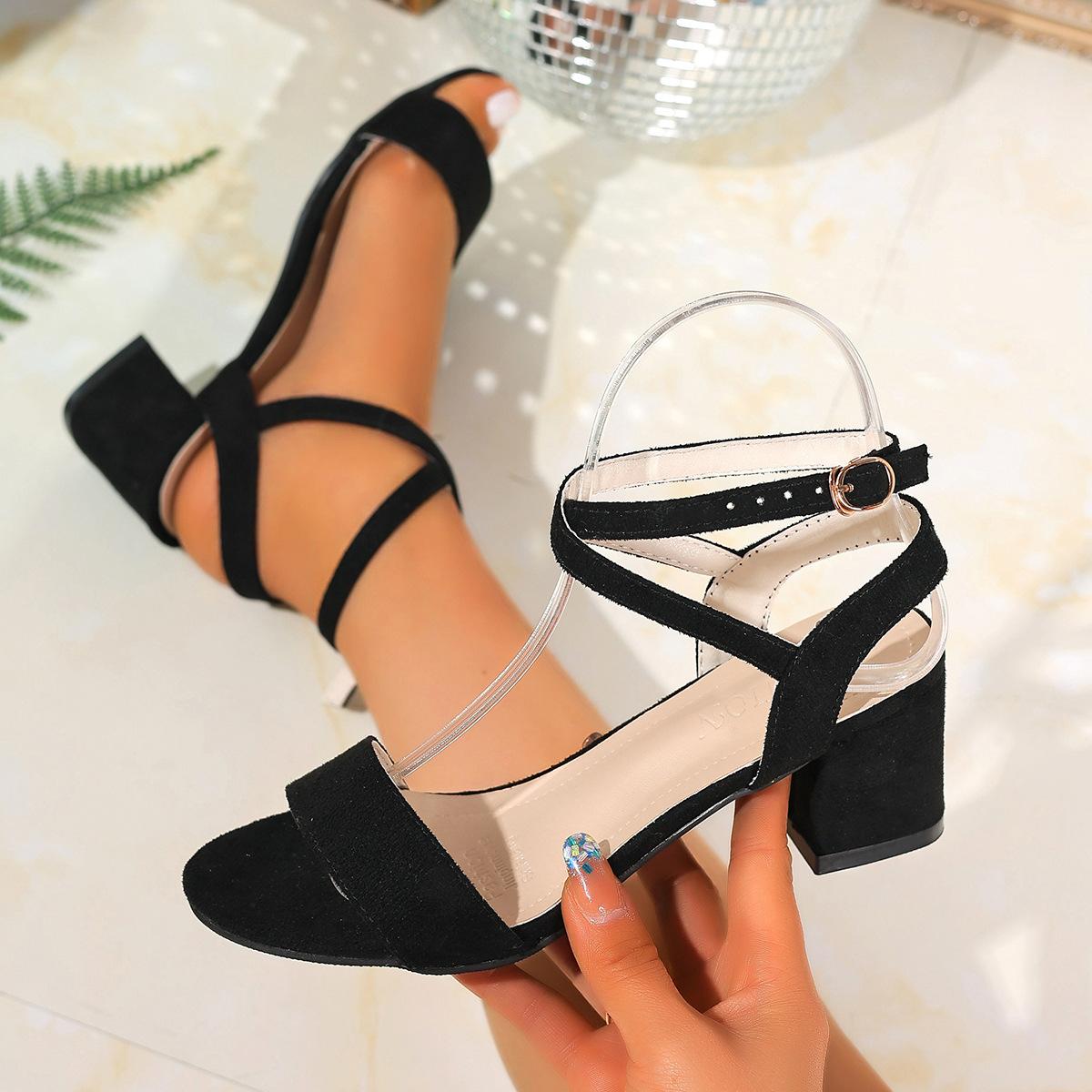 

Cross one-button versatile high heels thick heel large size open-toed sandals women 35 чёрный