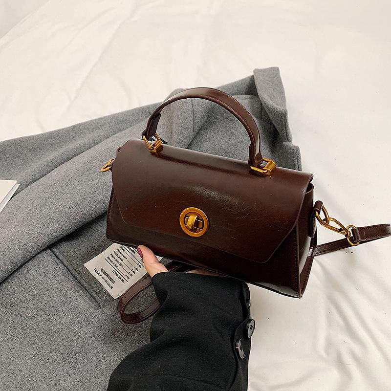 

Французская ретро модная высококлассная портативная сумка-багет из масляной вощеной кожи, нишевый дизайн, универсальная, для личности, сумка-мессенджер женская