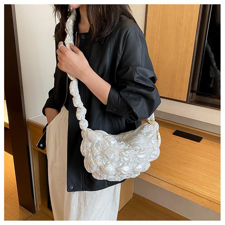 IELGY Korean Pleated Cloud Bag Dumpling Bag High-End Feel Bright Color One-Shoulder Armpit Fashion Commuter Messenger Bag