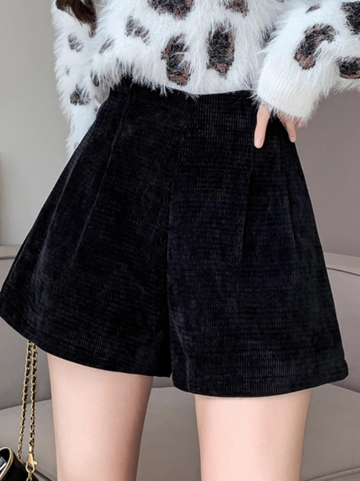 

Женские шорты батут большого размера черного цвета из вельвета А-силуэта с высокой талией - Коллекция Осень/Зима 2024 M (90-104 jin) чёрный