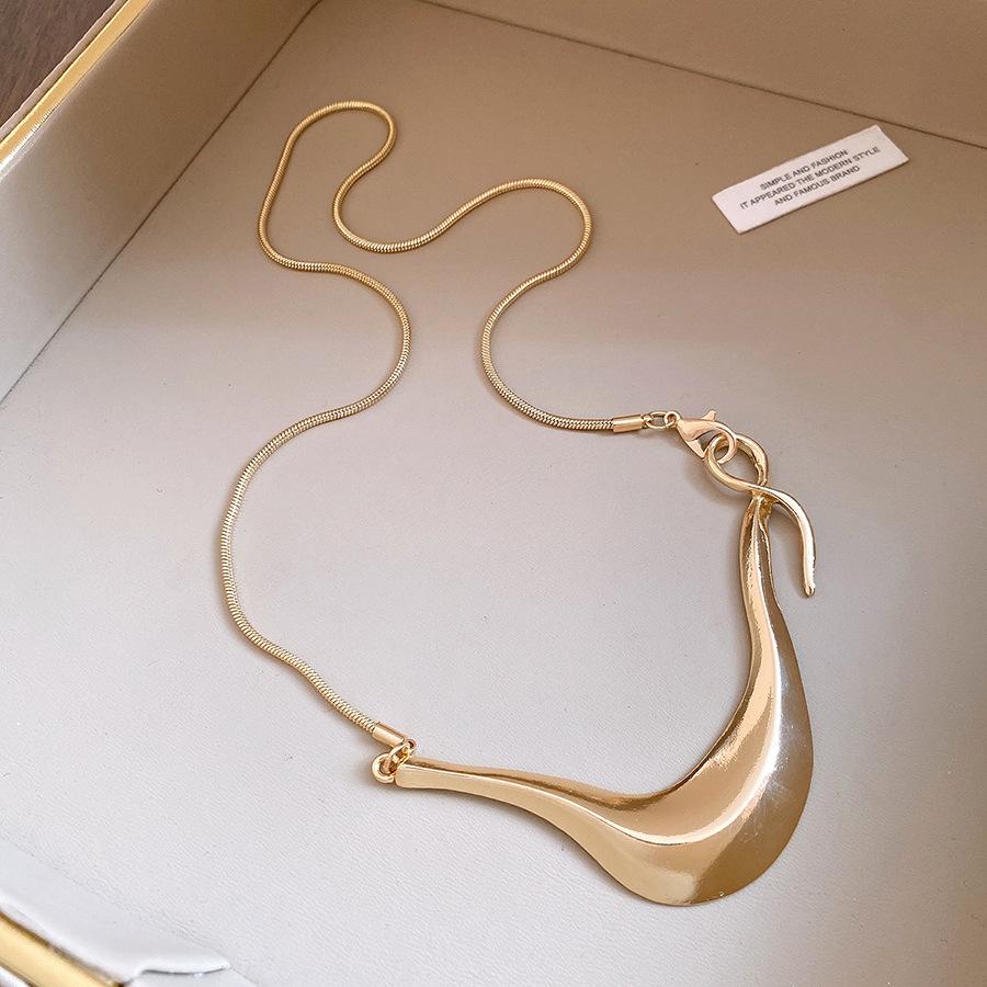 Irregular Geometric Metal Pendant Necklace Luxury Trendy Clavicle Jewelry