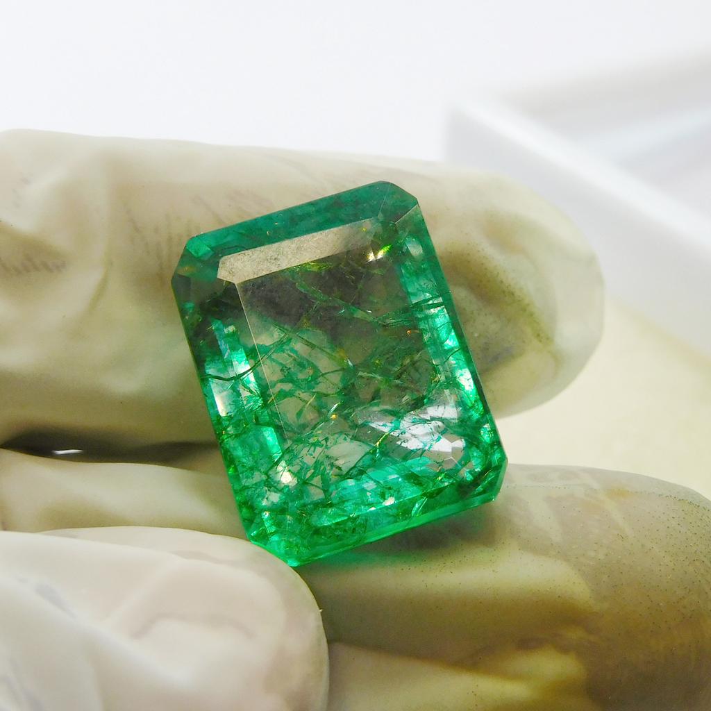 18.30 Carat Natural Green Emerald Emerald Cut Loose Gemstone CERTIFIED M-165-S