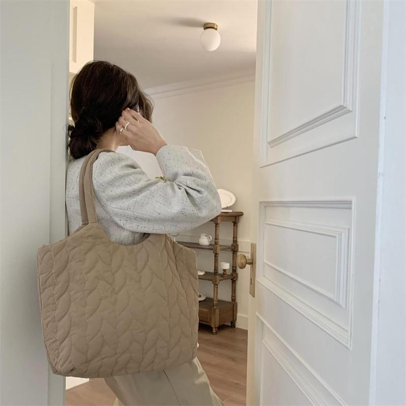Autumn&Winter Women Puffy Padded Shoulder Bag Large Capacity New Handbag Solid Quilted Tote Bag Embroidered Thread Shopper Bag