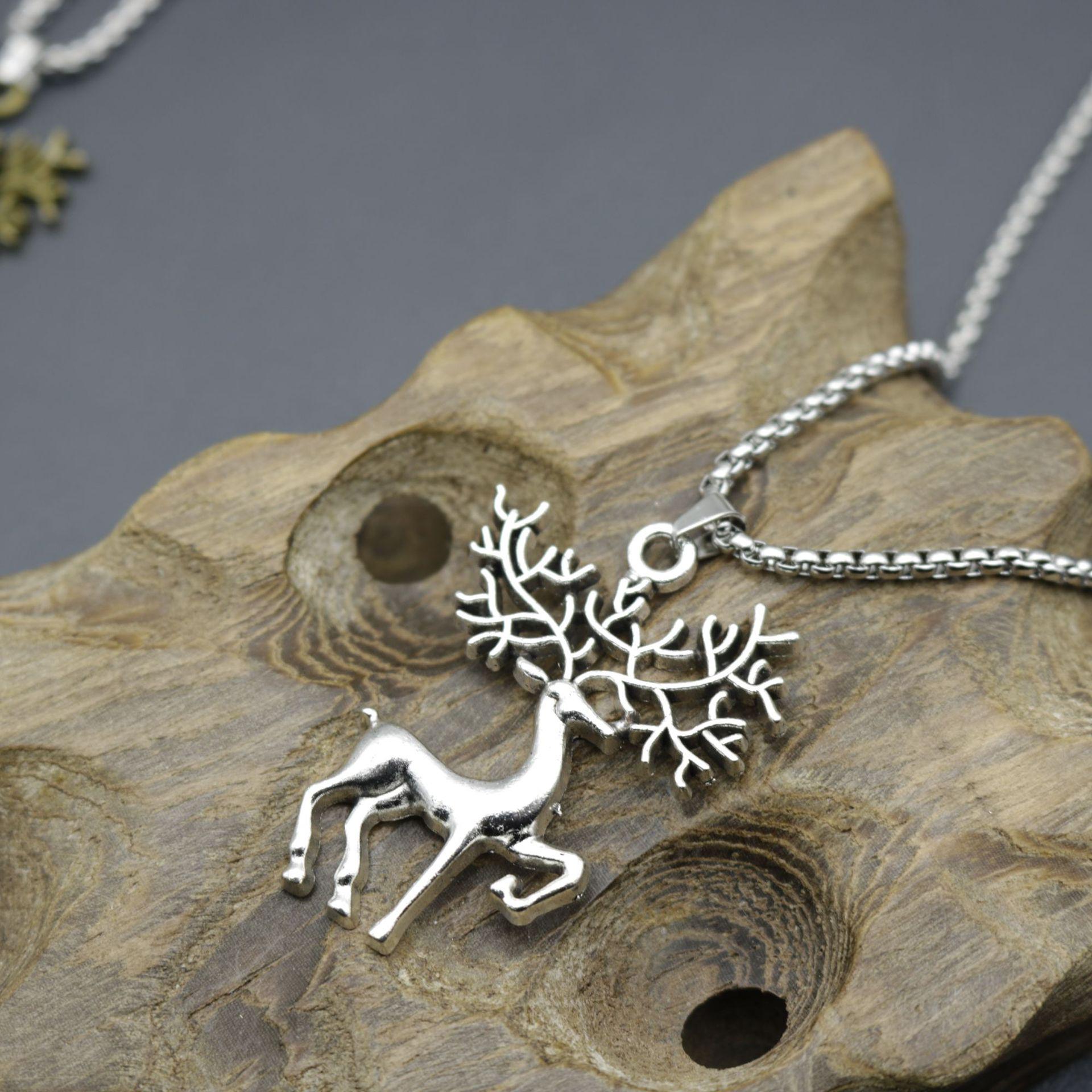 

Korean Style Reindeer Pendant Necklace - Cute, Unisex Christmas Jewelry