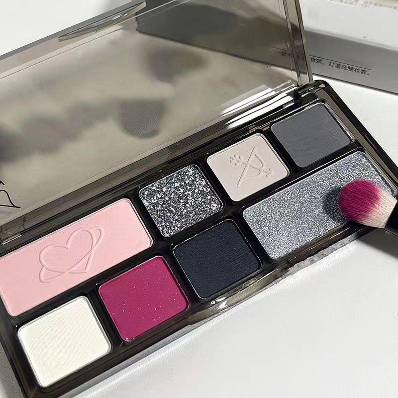 Hey Heartbeat Nude Rose Eyeshadow Palette: Sweetheart Black, Spicy Girl, Matte & Smoky Contours In Cement Grey