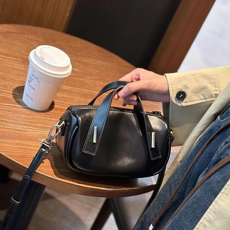 

Women s handbag 2025 new model genuine leather shoulder bag niche textured cowhide small bag women s crossbody bag чорний