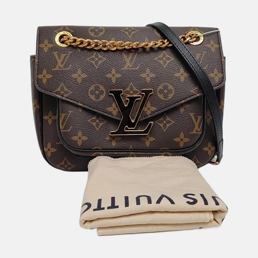 [Pre-Owned] Passy Classic Monogram Adjustable Shoulder Strap Coated Canvas With Leather Trim Messenger Bag - Very Good #1YI7XDI