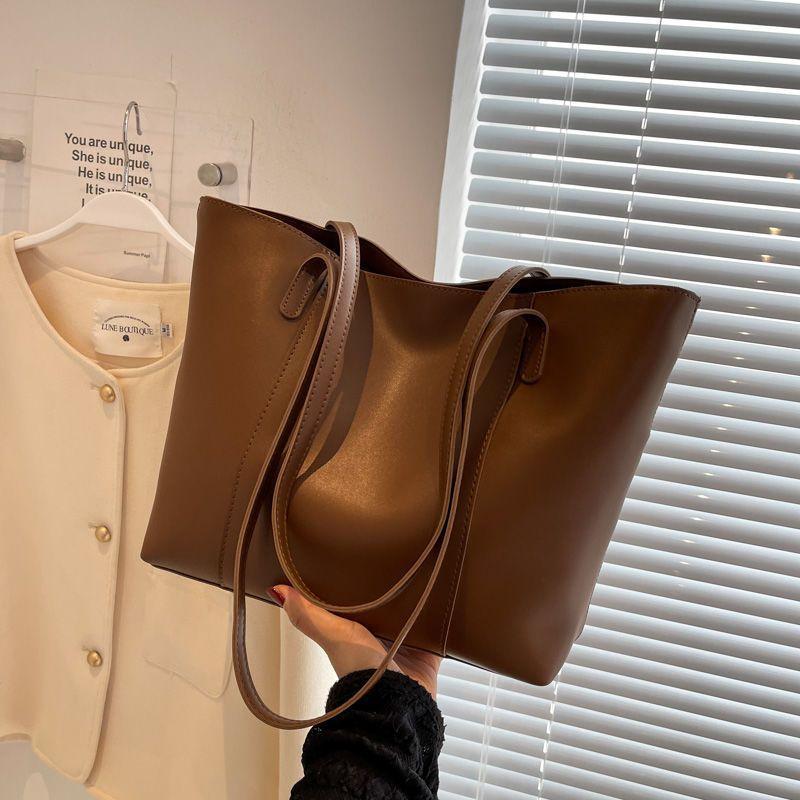 

Premium sense big bag women s new French commuter versatile hand carry shoulder bag large capacity slanted shoulder tote bag хаки