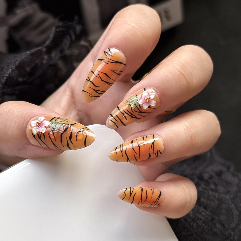 Tiger Stripe Wearable Almond-Shaped Nails, Medium-Long, 24 Carved False Nail Tips with Stickers.