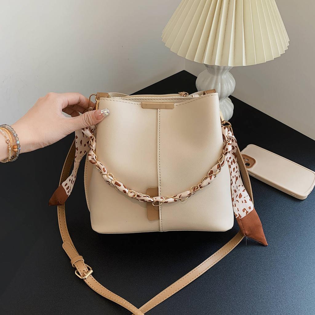 New Casual Women's Bag Fashion Retro Personality Messenger Bag Silk Scarf Portable Bucket Women