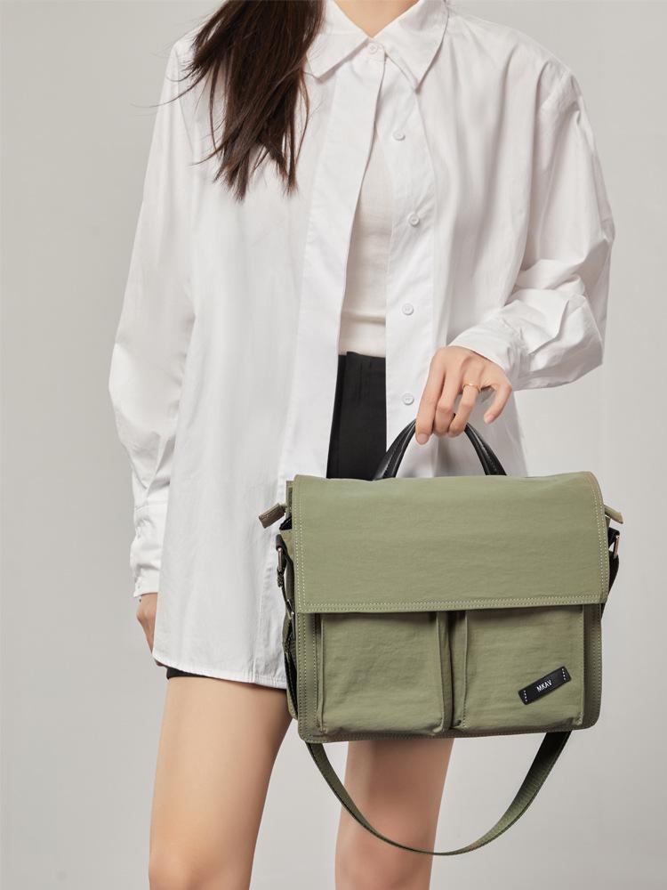 Women's 11-Inch Lightweight Messenger Bag: Small Crossbody & Shoulder Handbag, Laptop Briefcase, Multifunctional Commuting Niche.