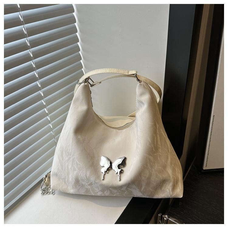 

Fashionable And Spacious Korean Style Spring Large Capacity Shoulder Bag For Daily Use