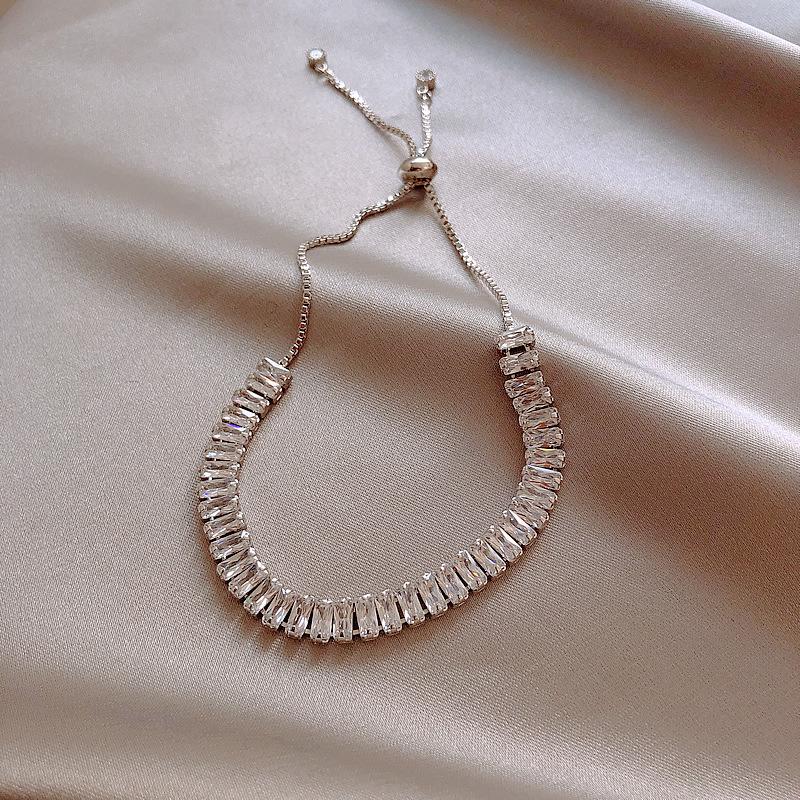 Gold-Plated Zircon Mother-of-Pearl Floral Bracelet: Elegant Luxury Design Jewelry